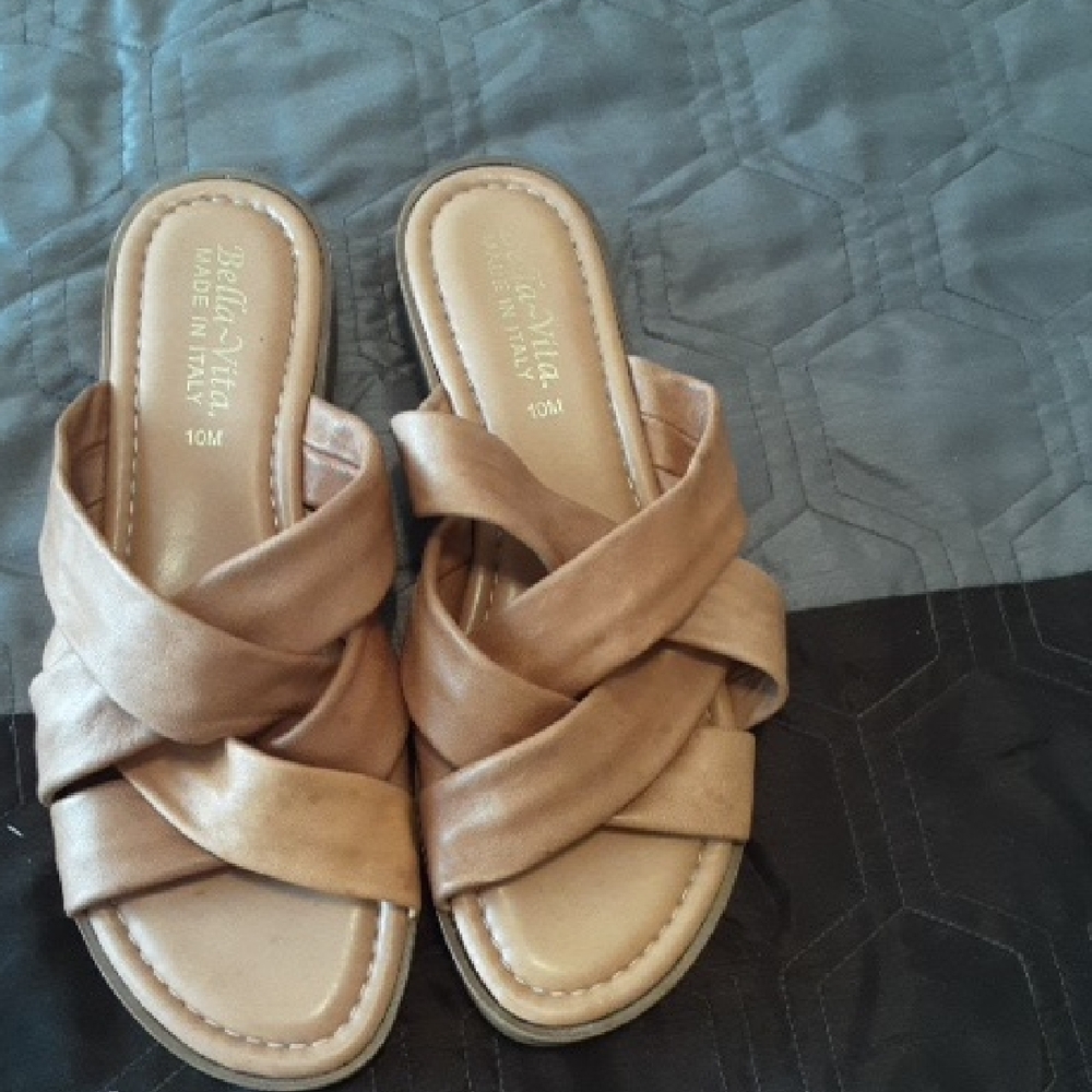 Bella Vita Women's Tan Crisscross Sandals